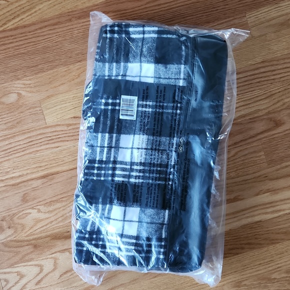 Holiday Black and White Plaid Weekender Bag, NWT! - Picture 3 of 12